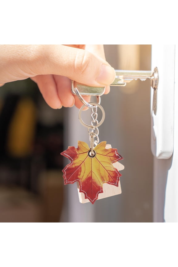 Cute Keychain with Maple Leaf Design for Men and Women 1Pcs