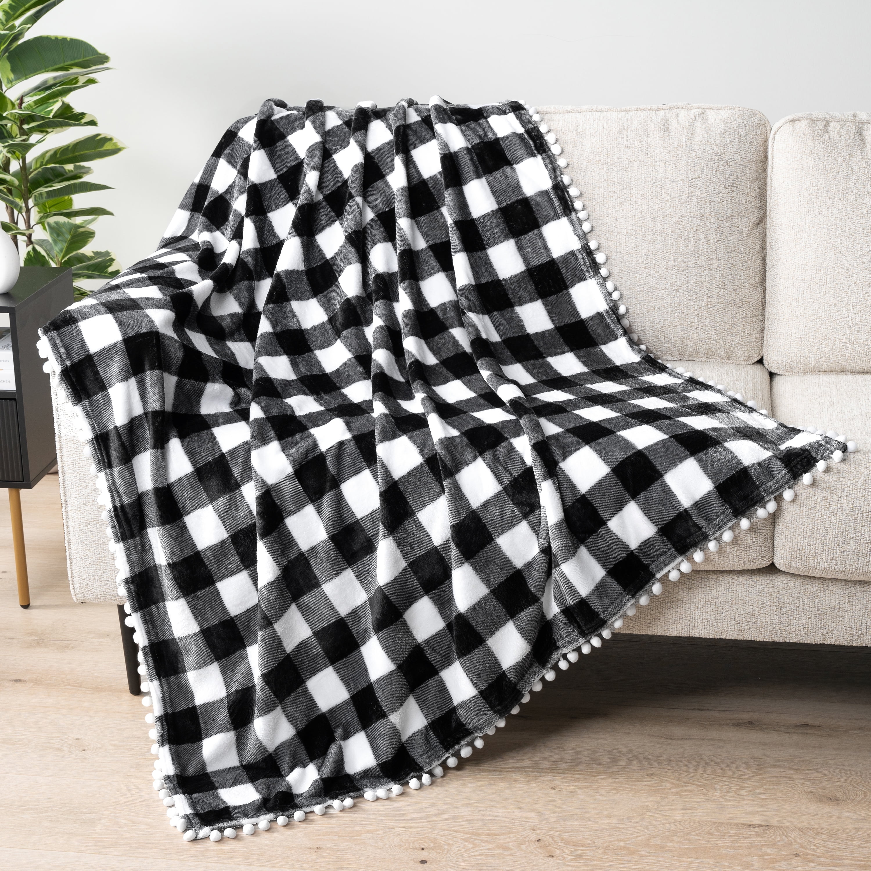 Pavilia Deluxe Checkered White Twin Fleece Throw with Pom Pom Fringe