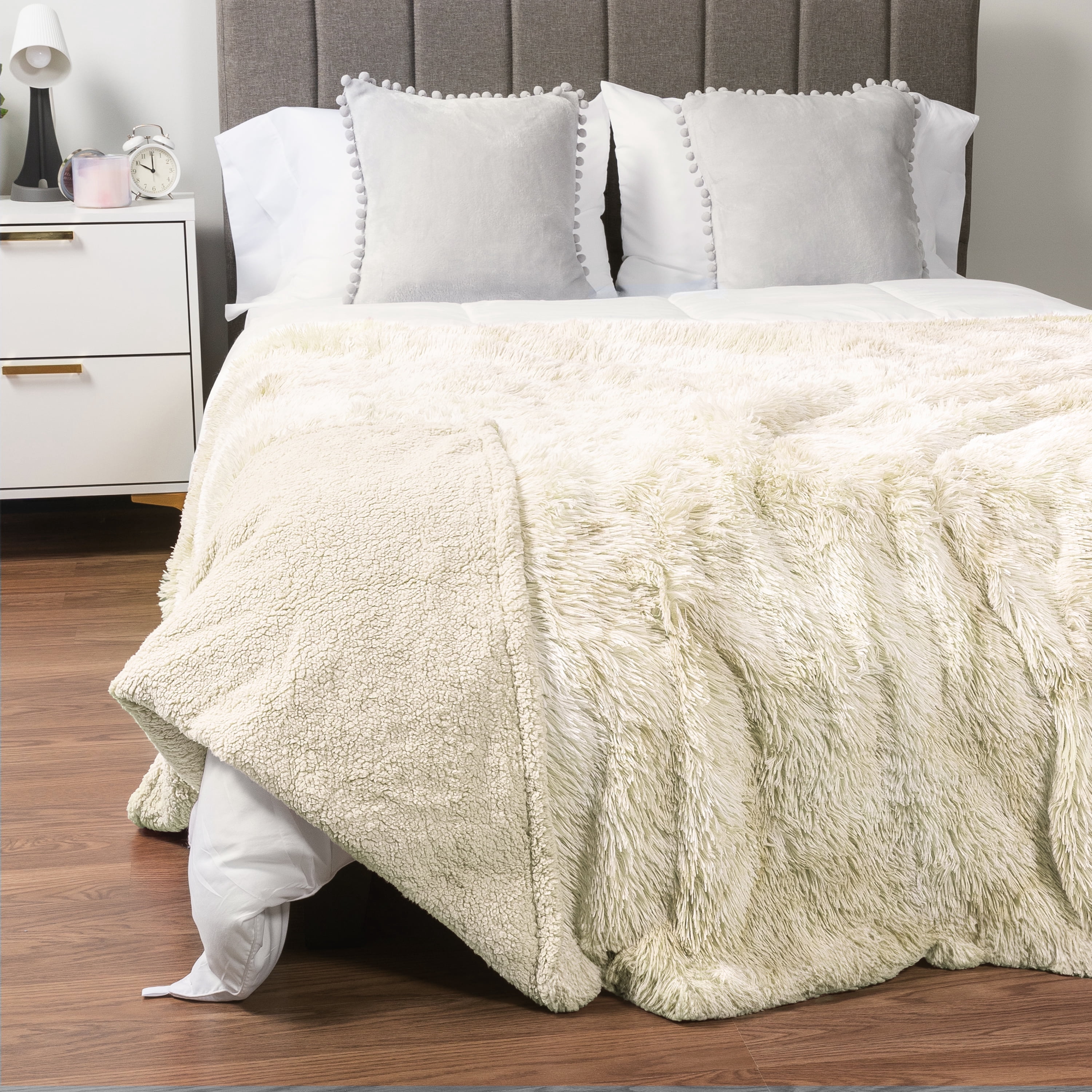 PAVILIA Cream Beige Fluffy Bed Blanket, Queen Size, Fuzzy Blanket for Women Men, Furry Plush Warm Large Blanket for Couch Sofa, Super Soft Thick Faux Fur Sherpa Blanket, 90x90