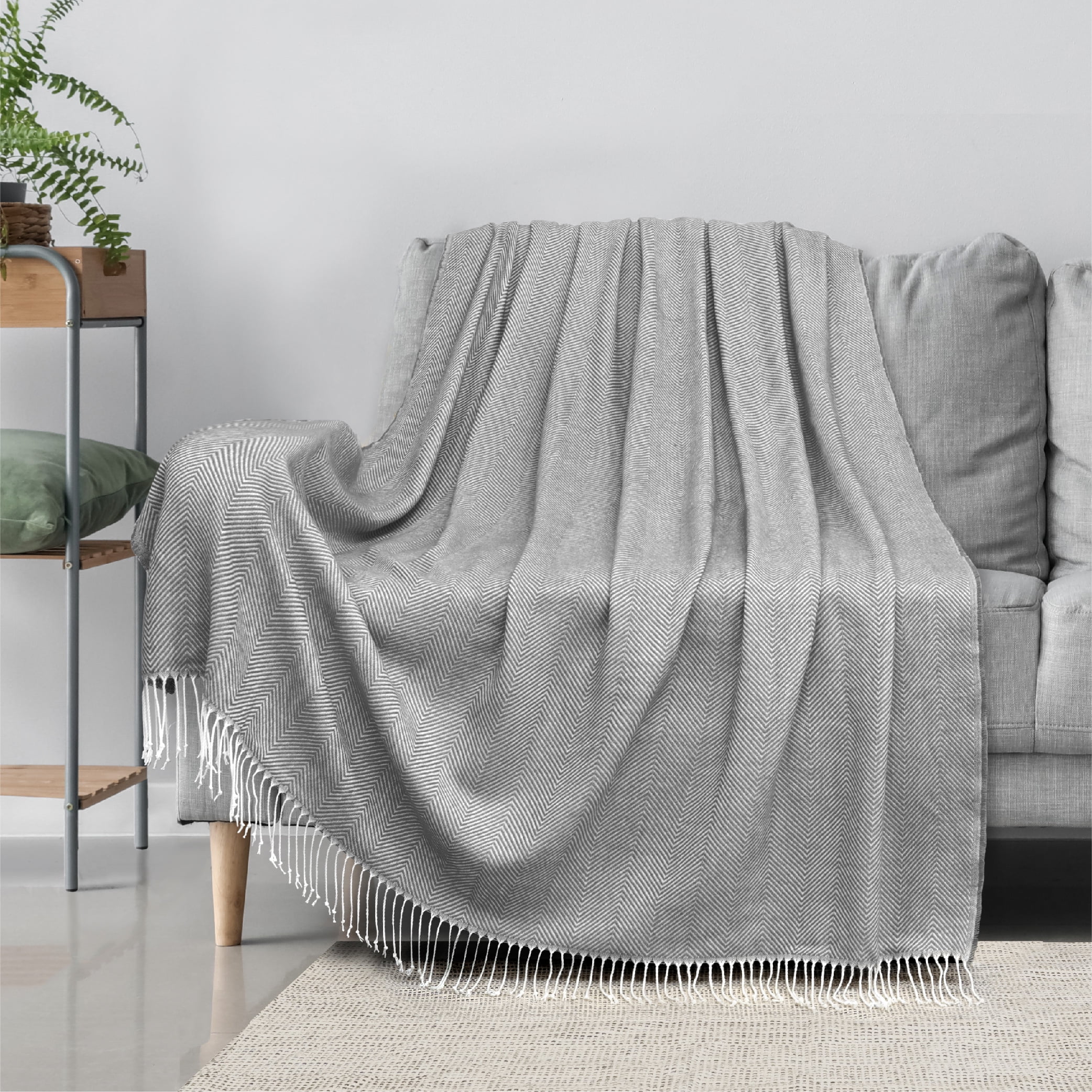 PAVILIA Gray Boho Throw Blanket for Couch, Farmhouse Outdoor Decorative  Blanket, Faux Cashmere Home Decor Woven Throw, Soft Cozy Herringbone Afghan  Sofa, Summer Fall Yoga Gift, Lightweight, Grey 50x60 