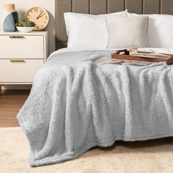 PAVILIA Sherpa Bed Blanket King Size, Light Grey Plush Soft Cozy Blanket for Bed, Fluffy Lightweight Microfiber, Fuzzy All Season Blanket, 90x108 King