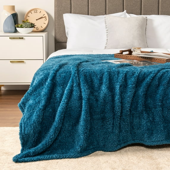 PAVILIA Sherpa Bed Blanket Queen Size, Turquoise Teal Blue Plush Soft Cozy Blanket for Bed, Fluffy Lightweight Microfiber, Fuzzy All Season Blanket, 90x90 Queen