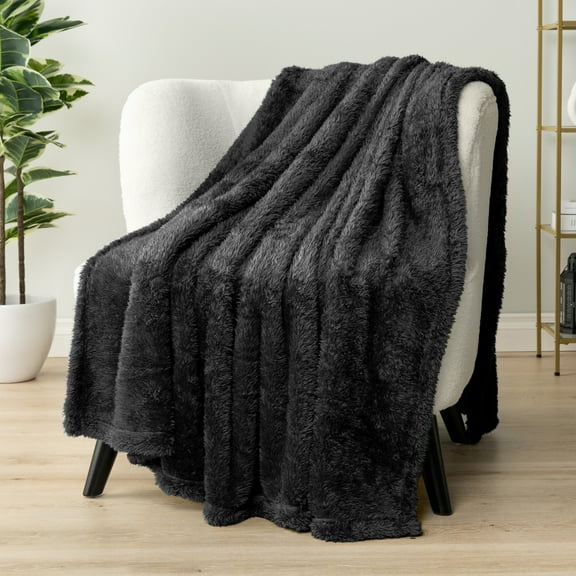 PAVILIA Sherpa Throw Blanket For Couch Sofa, Black Fluffy Warm Plush Blanket for Bed, Cozy Super Soft Lightweight Throw, Fuzzy Decorative Blanket, All Season Home, 50x60
