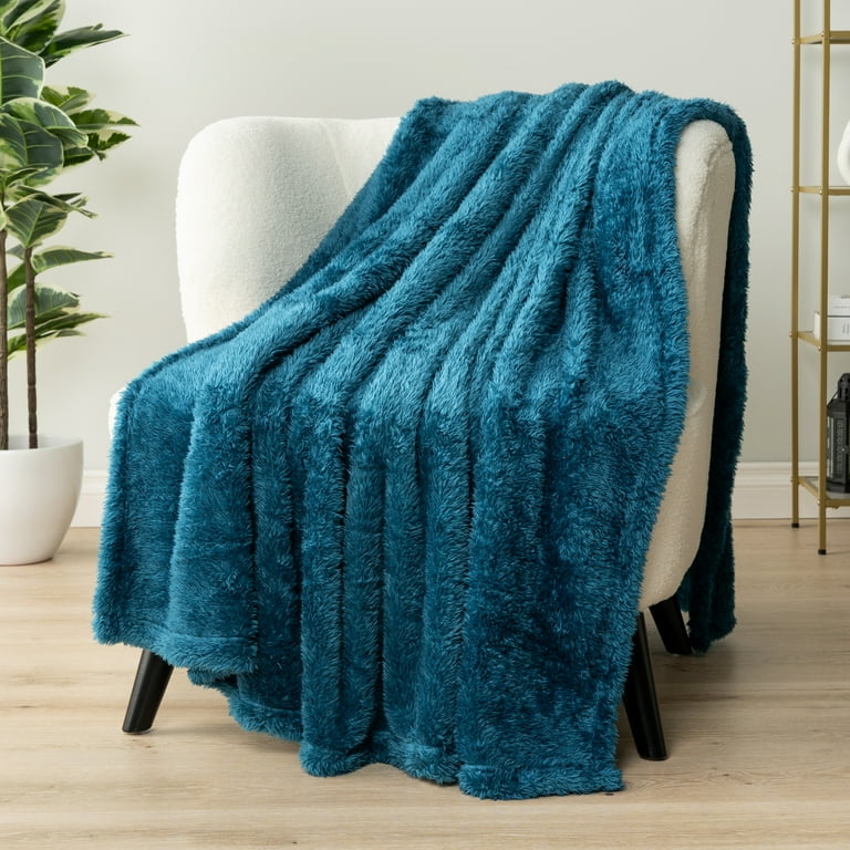 PAVILIA Sherpa Throw Blanket For Couch Sofa, Turquoise Teal Blue