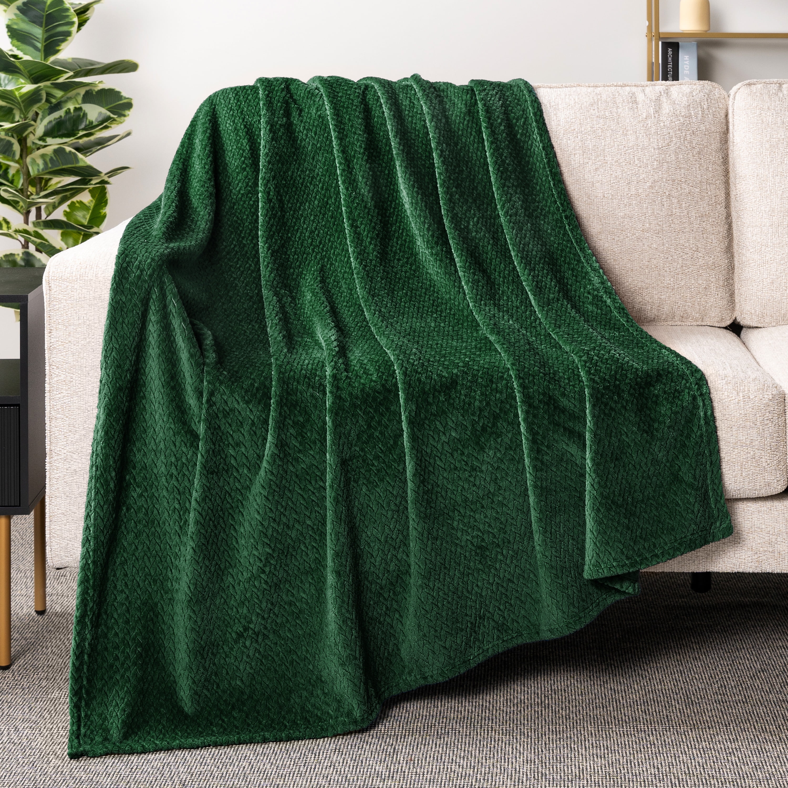 PAVILIA Soft Fleece Forest Green Throw Blanket for Couch