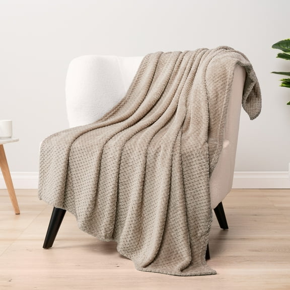 PAVILIA Tan Taupe Throw Blanket for Couch Bed, Soft Fleece Throws for Sofa Chair, Fuzzy Waffle Textured Blanket, Cozy Warm Lightweight All Season Blanket Throw, 50x60