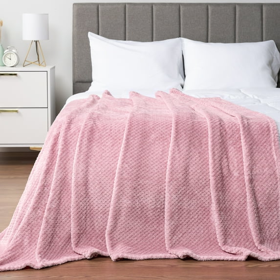 PAVILIA Light Pink Throw Blanket for Couch, Twin Bed, Soft Fleece Throws for Sofa Chair, Fuzzy Waffle Textured Blanket, Cozy Warm Lightweight All Season Blanket Throw, 60x80
