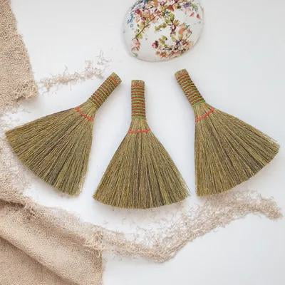 PBPBOX 3Pcs Household Desktop Dust Brooms Assorted Color Wear Resistant Small Brooms for Hard to Reach Areas