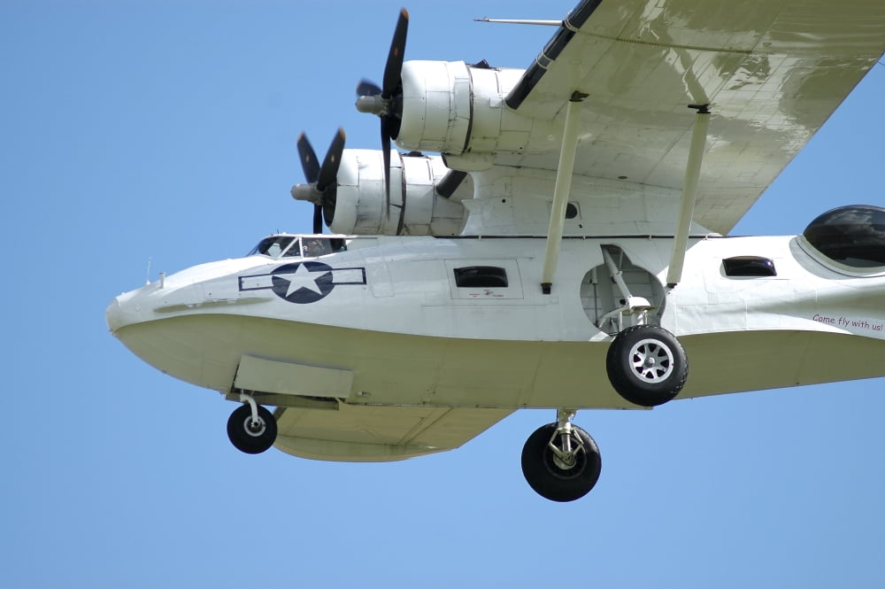 PBY Catalina seaplane in World War II US Navy colors Canvas Art - Riccardo NiccoliStocktrek Images (17 x 12)