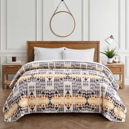 Pendleton Sherpa Fleece Blanket, Arrow Point Gray, Twin