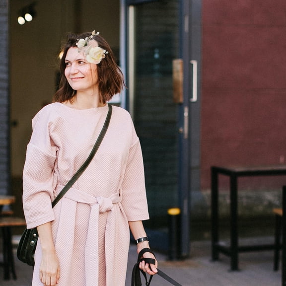 PENIKOKO Bridal Hair Comb with Shell Silk Yarn Flower, Elegant Wedding Hair Accessories for Special Occasions