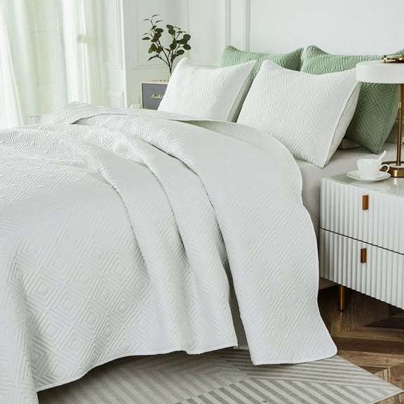 PERFEMET Bohemian White Quilt Set King Size Embossed 106x98 Bedspreads for Kids Women Men Boho Bedspread Coverlet Set for All Seasons Quilt Sets with Shams for King Size Bed (White, King)