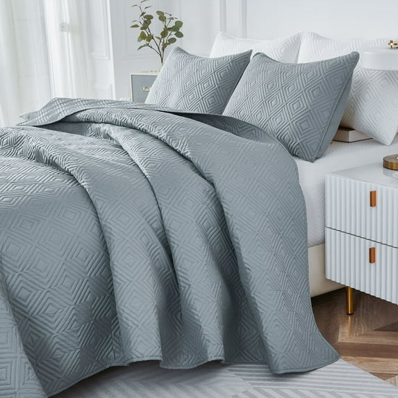 PERFEMET Light Gray Queen Size Quilt Bedding Sets 3Pieces - Boho Geometric Embossed Design, Soft Microfiber Bedspread with Shams, Lightweight & Breathable for All Season