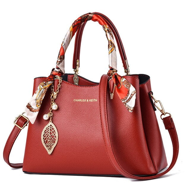 15 Simple Women's Small Handbags with Straps and Chains