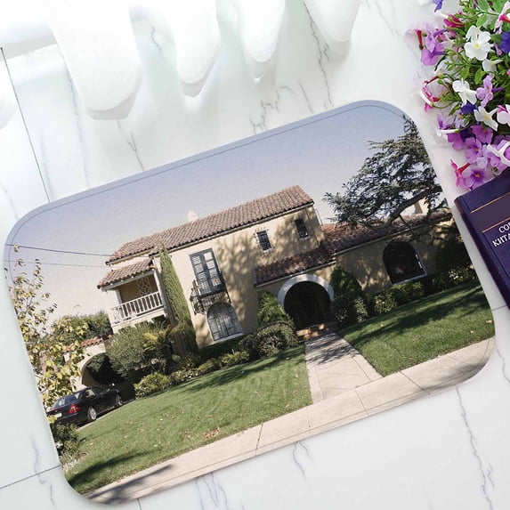 PKQWTM Exterior Shot Of A Classic Home Peninsula Home Decor Floor Mat Area Rug Doormat Size 15.7x23.6 Inches