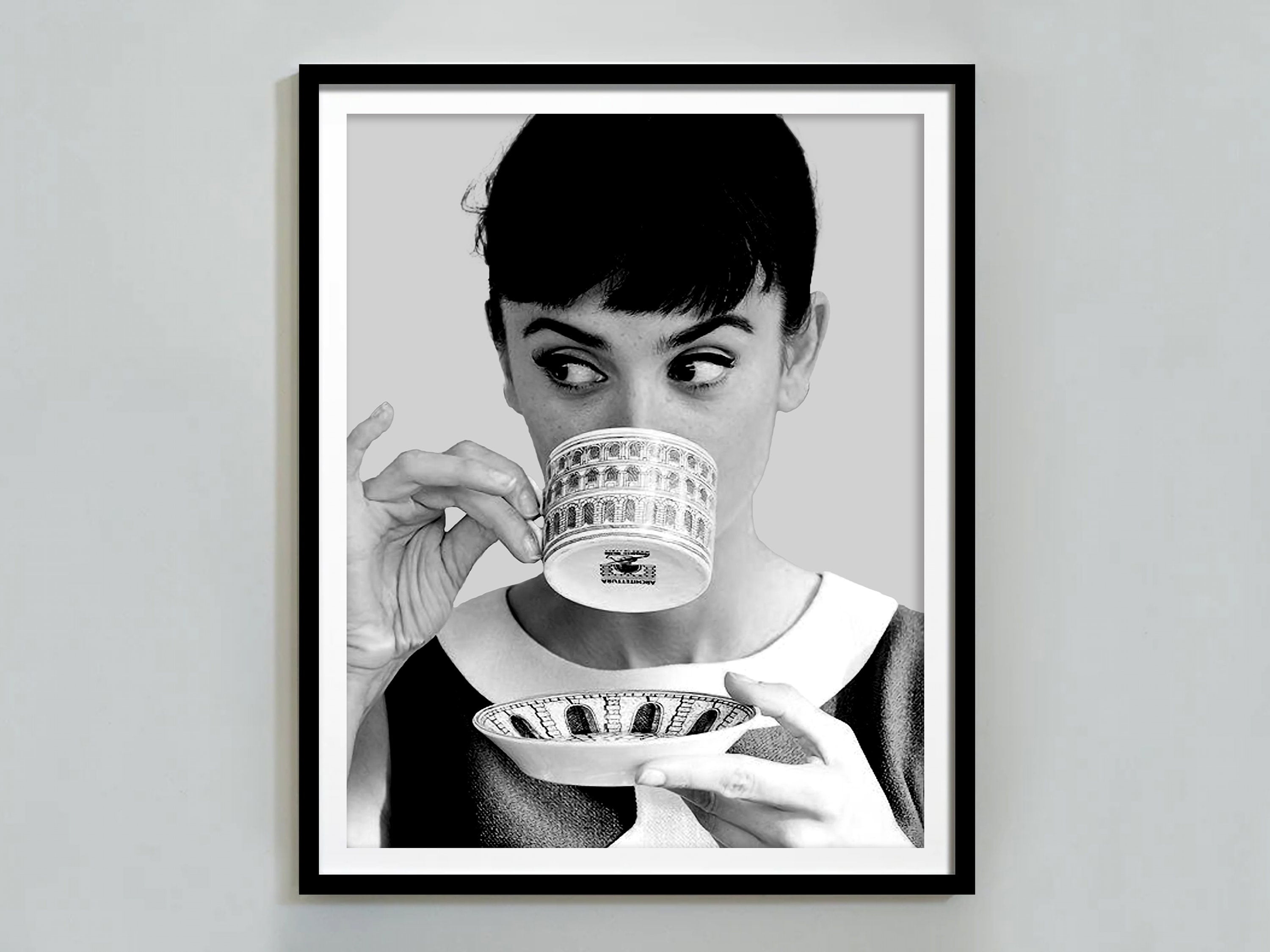 KUSTOM ART Attori & Café Audrey Hepburn Vintage Style Picture Frame 18 x 25 cm Wood Print