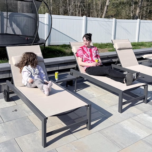 PURPLE LEAF 3-Piece Patio Lounge Chair Set – Outdoor Chaise Loungers with Aluminum Frame, Side Table & Wheels for Poolside, Sunbathing & Tanning, Includes Pillows,Beige