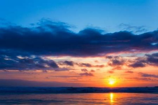 Pacific Rim Sunset Canvas Art - Roberta Murray (12 x 18)