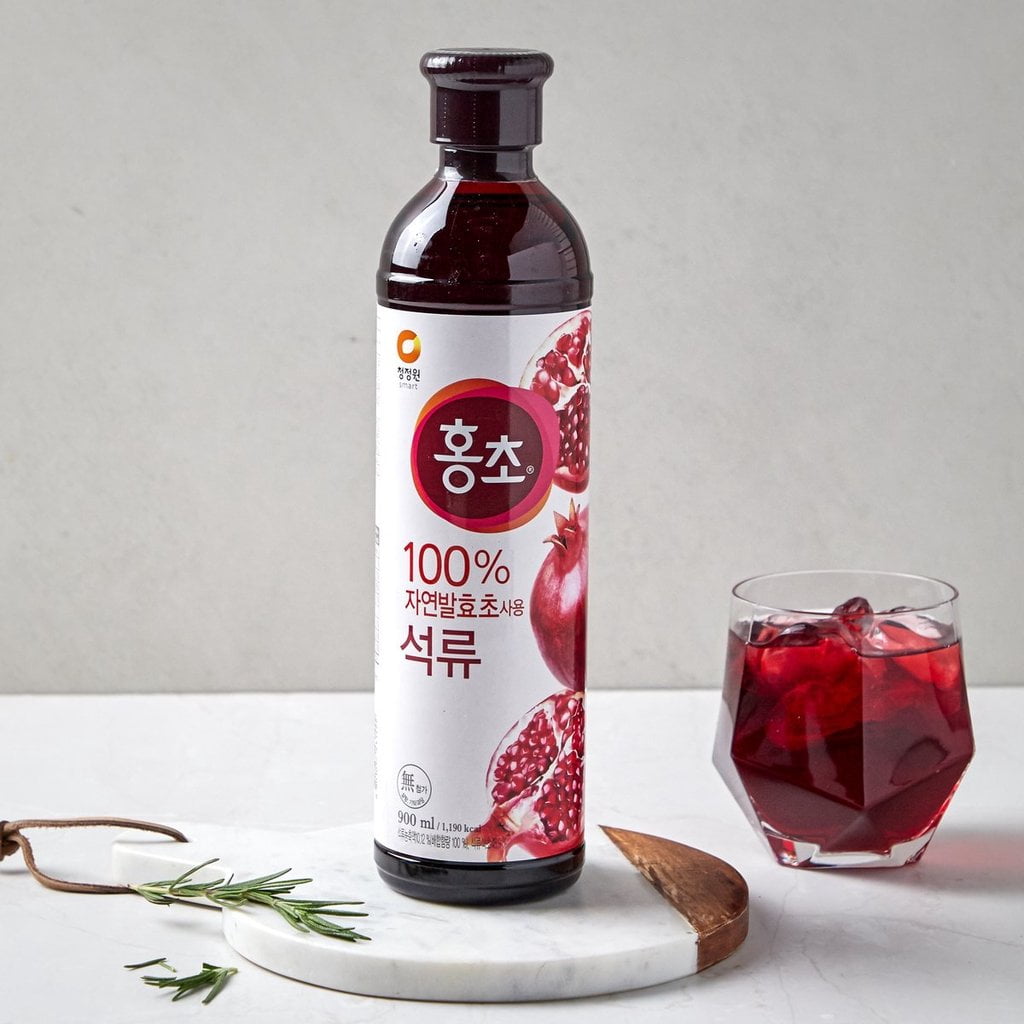 [Pack of 2] Daesang Hongcho Fruit Vinegar Pomogranate 900ml - A well-being vinegar drink made by blending of fermented vinegar and fruit concentrates