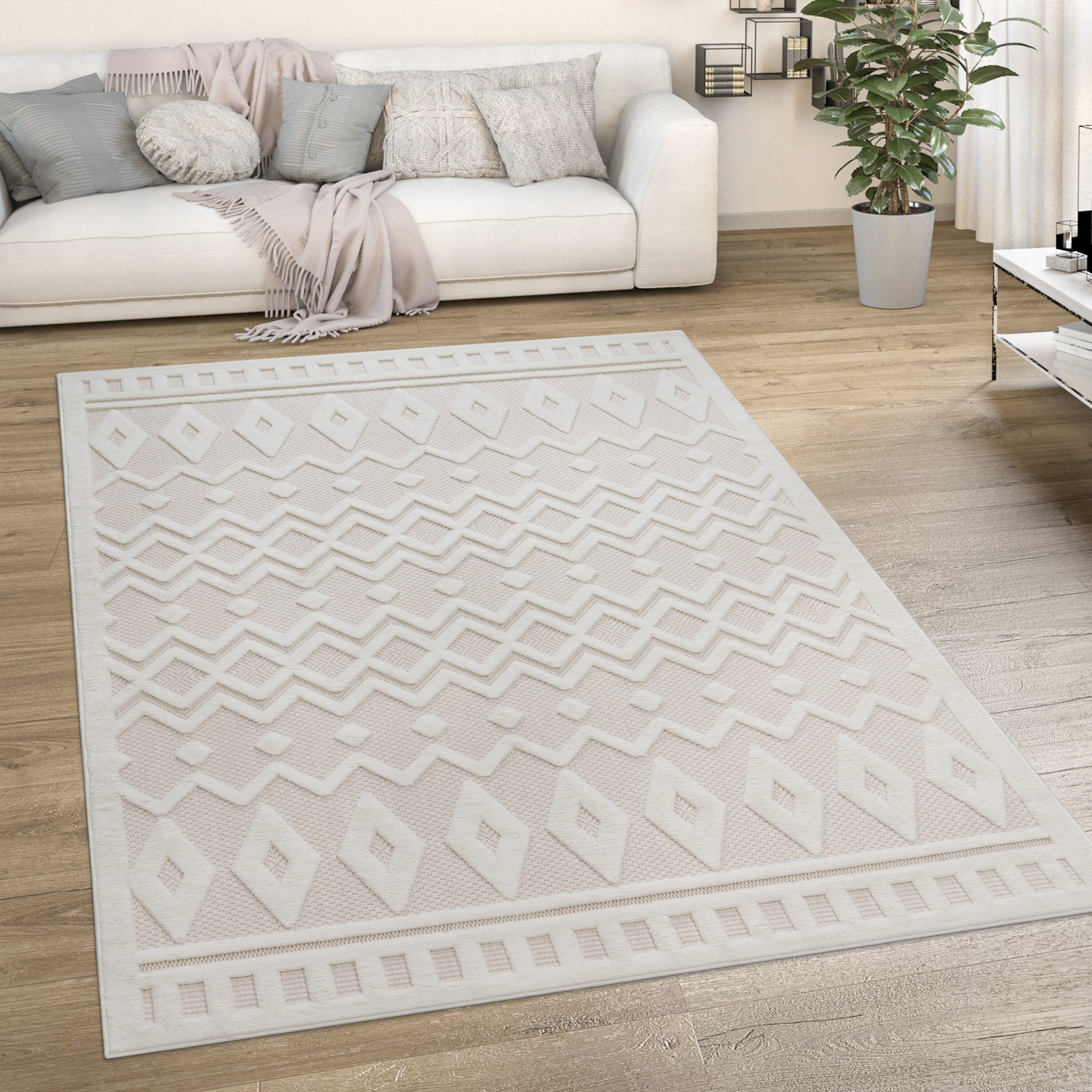 Cream Geometric High-Low Pattern Indoor/Outdoor Rug 6'7" x 9'2"