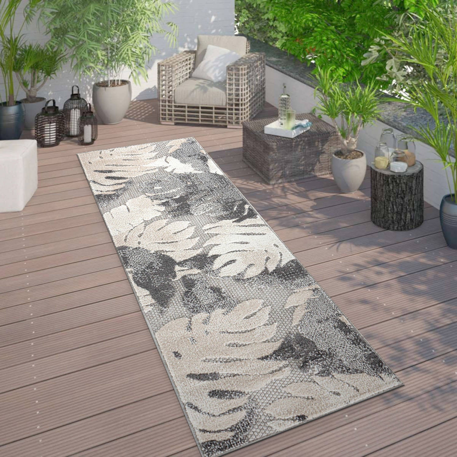 Gray Floral Palm Leaves Synthetic Indoor/Outdoor Runner Rug 2' x 7'