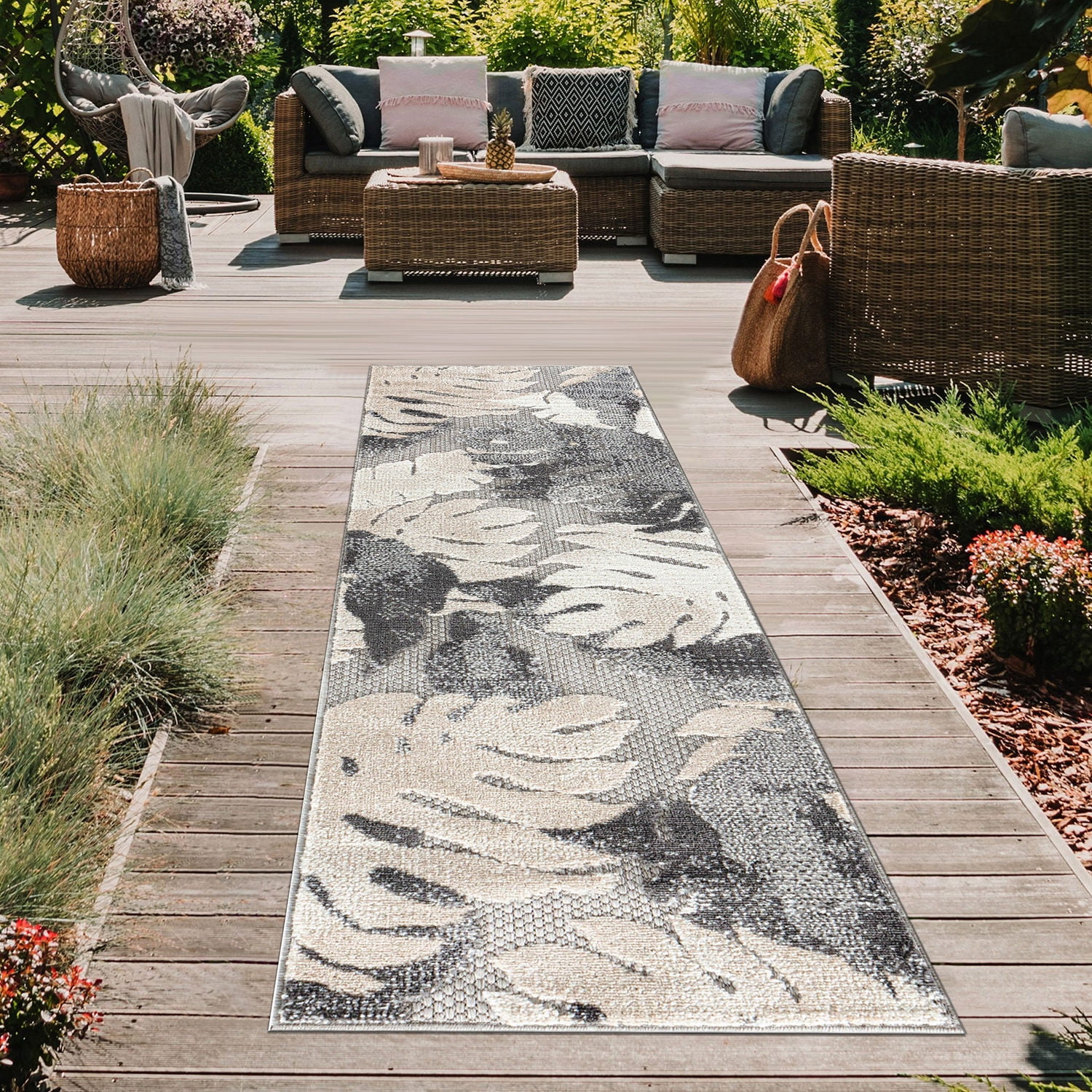 Gray Floral Palm Leaves Synthetic Indoor/Outdoor Runner Rug 2' x 7'