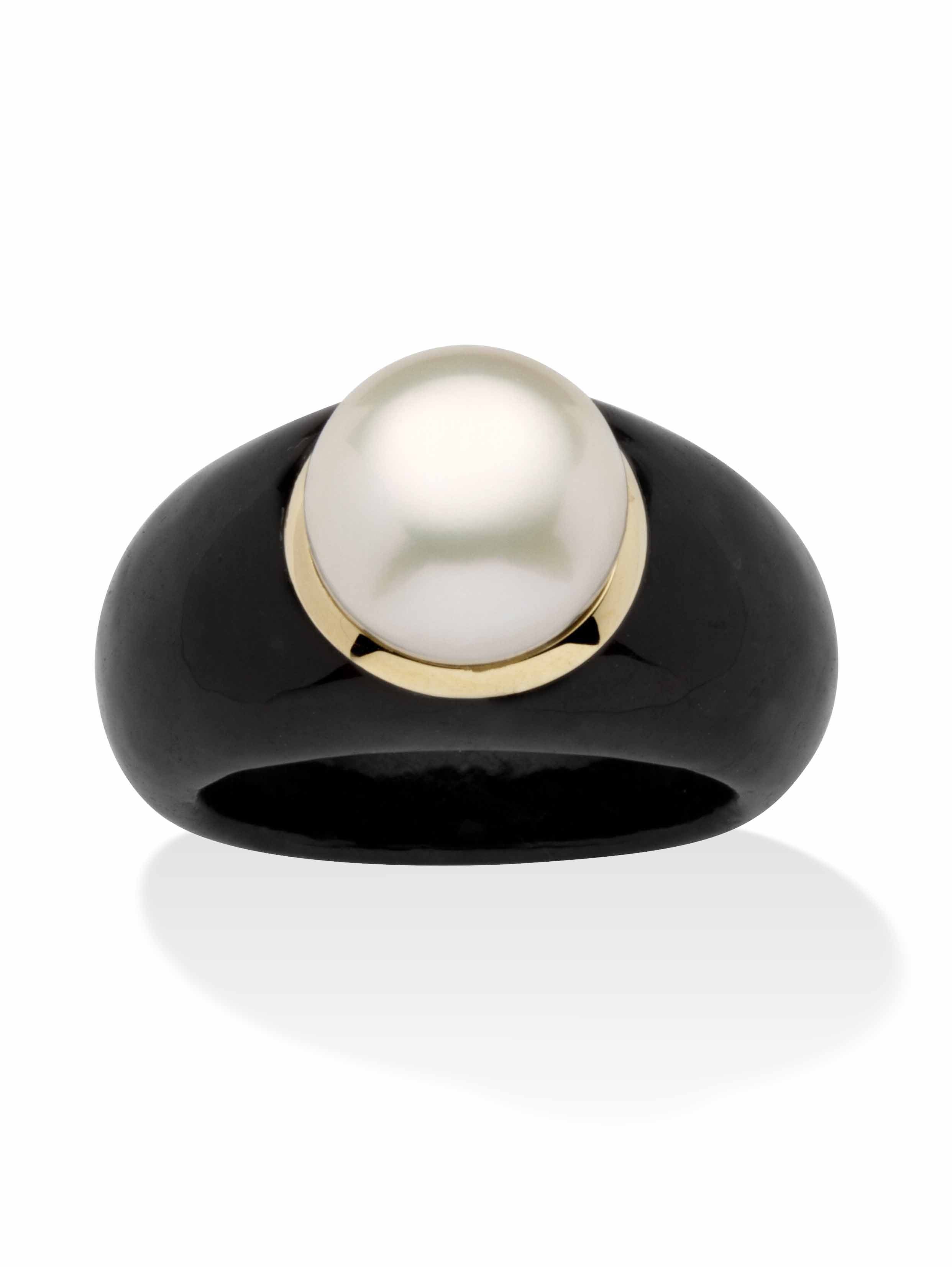 PalmBeach Jewelry Round Cultured Freshwater Pearl set in Genuine Black or Green Jade Ring 10k Yellow Gold