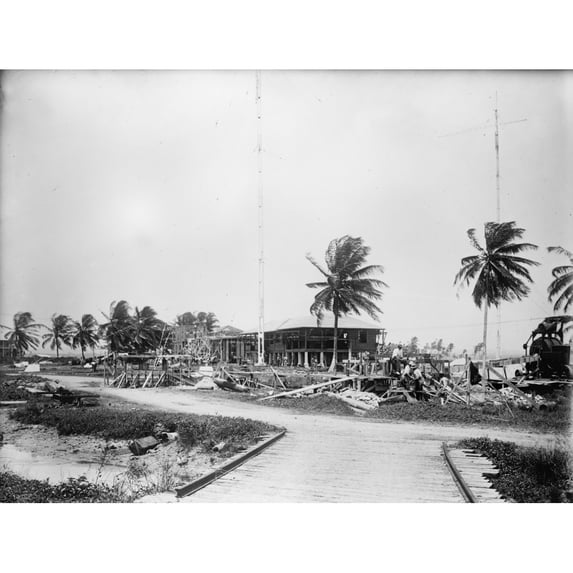 Panama Canal History (24 x 18)