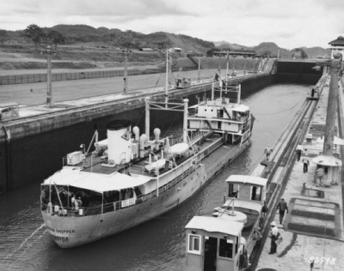 Panama Canal Pamana Canvas Art - (18 x 24)