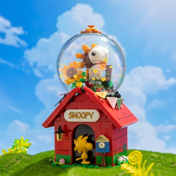 Pantasy Building Blocks Anime Snoopy Red House Crystal Ball Cute Puzzle Toy Model Desktop Ornament Collection Gift