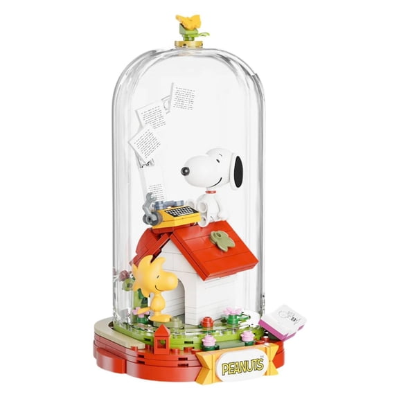 Pantasy Peanuts Snoopy Fantasia Series: Red House Dreams Building Block Set 226 Piece Collectible Display