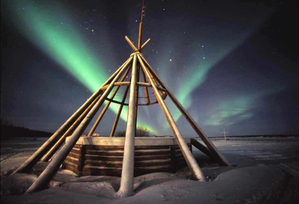 Papal Grounds With Northern Lights Across Sky Fort Simpson Nwt Canvas Art - Robert Postma Design Pics (17 x 12)