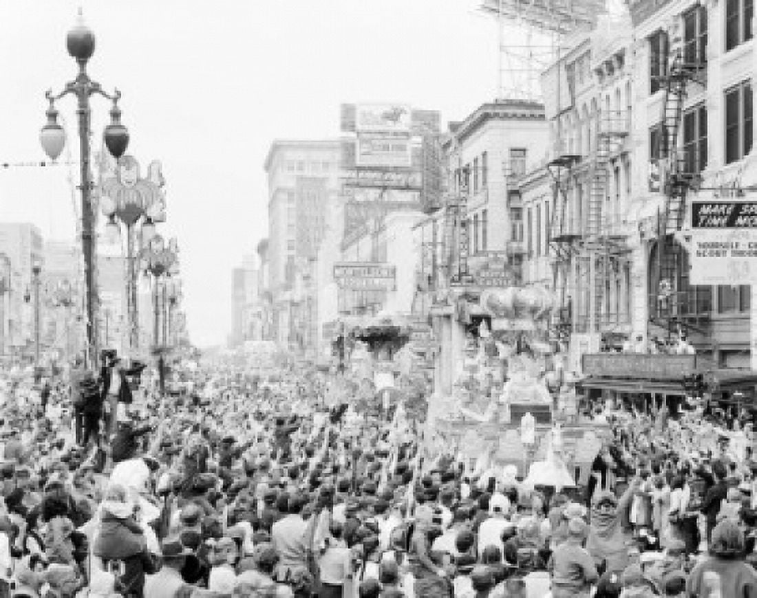 Parade on city street Canvas Art - (18 x 24)