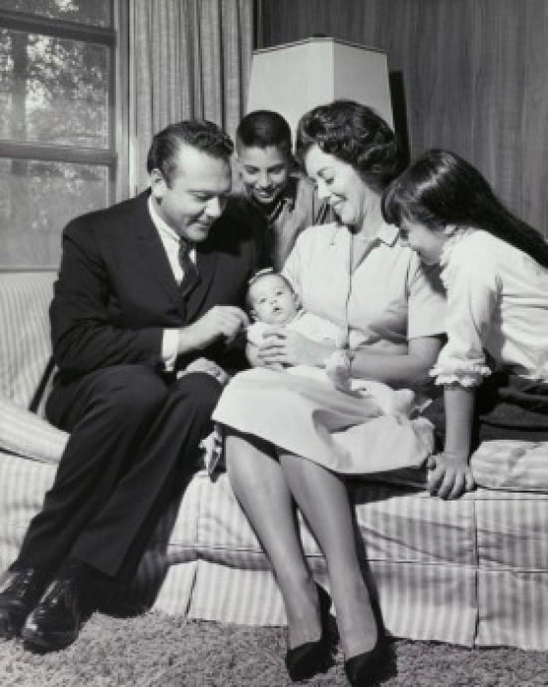 Parents and their children sitting on a couch Canvas Art - (24 x 36)