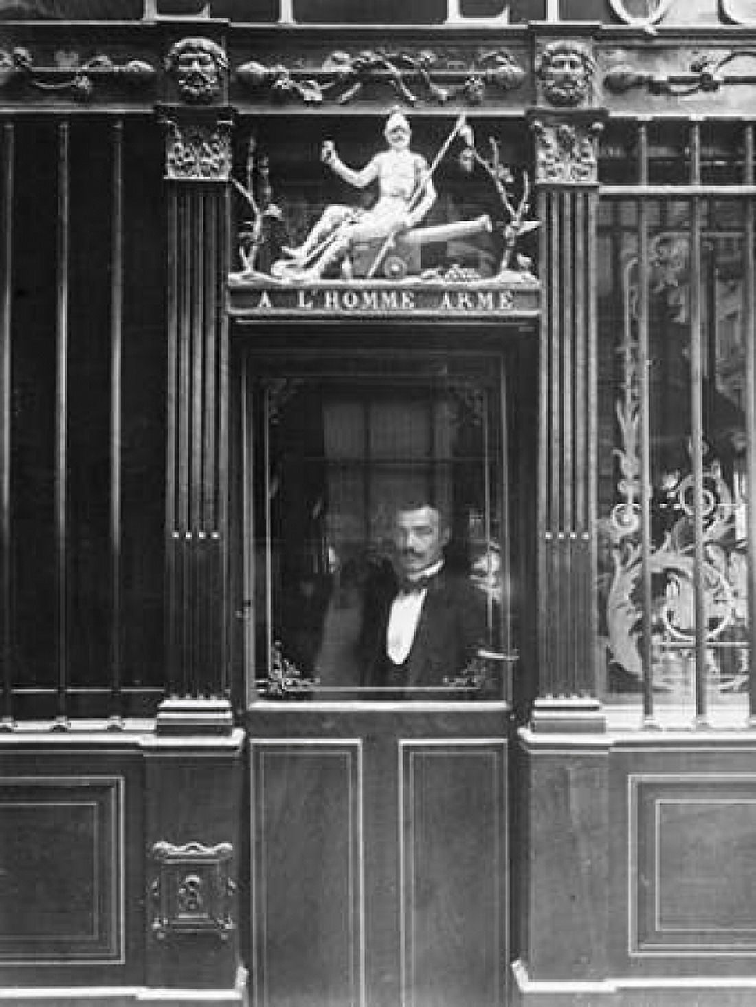 Paris 1900 - Restaurant rue des Blancs Manteaux Canvas Art - Eugene Atget (18 x 24)