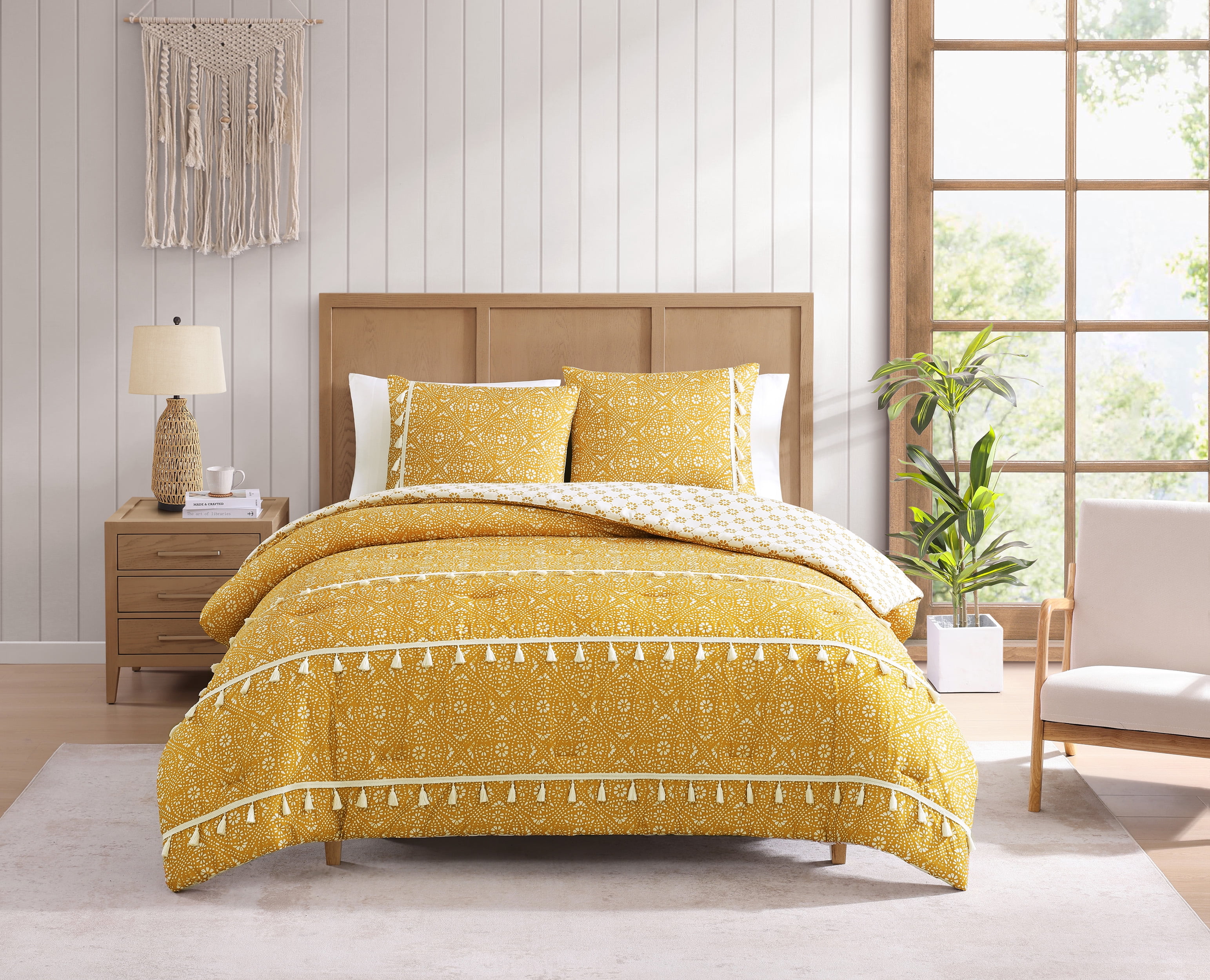 Pasadena Medallion Yellow 3-Piece Microfiber Comforter with Tassels - Full/Queen