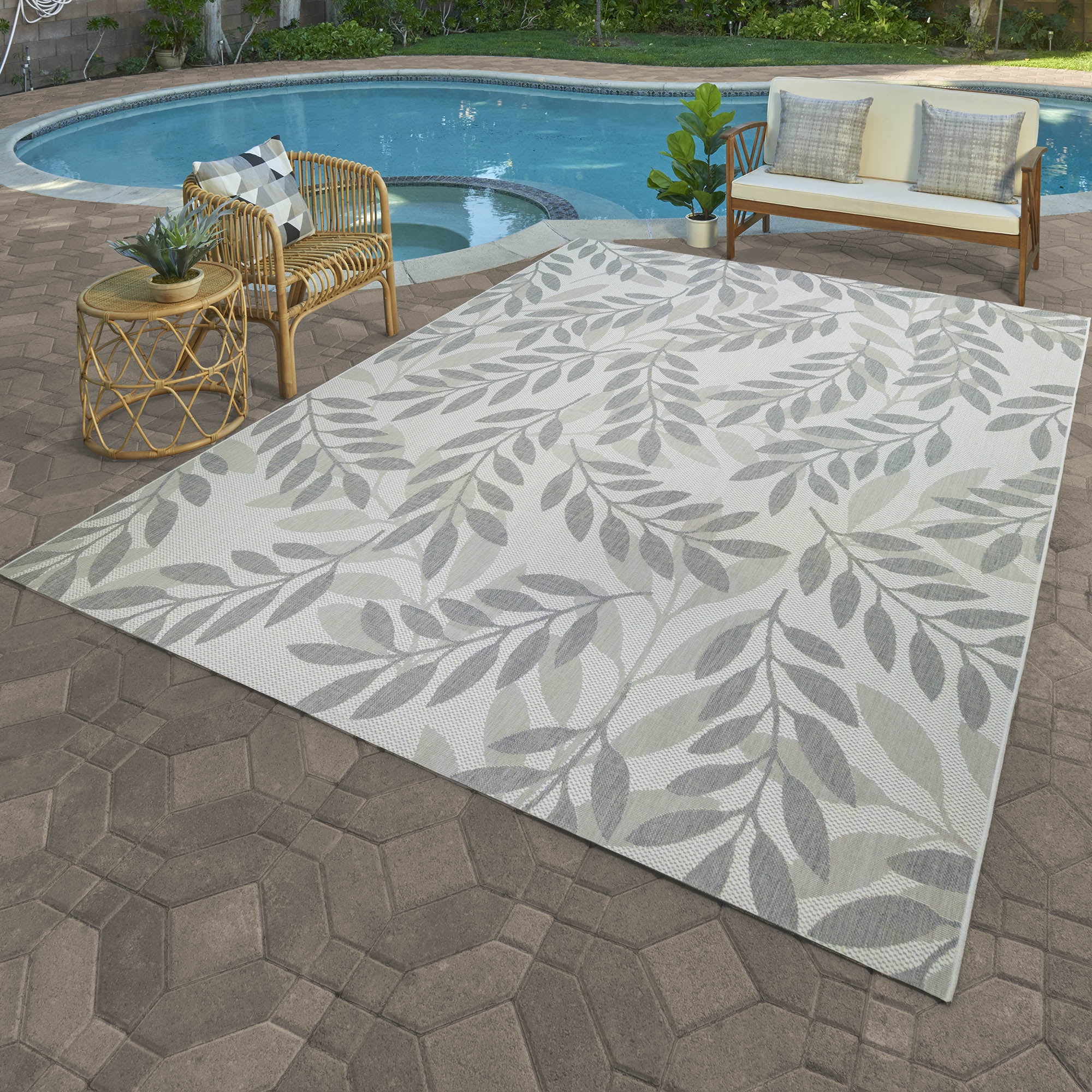 Paseo 6.5' x 9.5' Gray Outdoor Rug