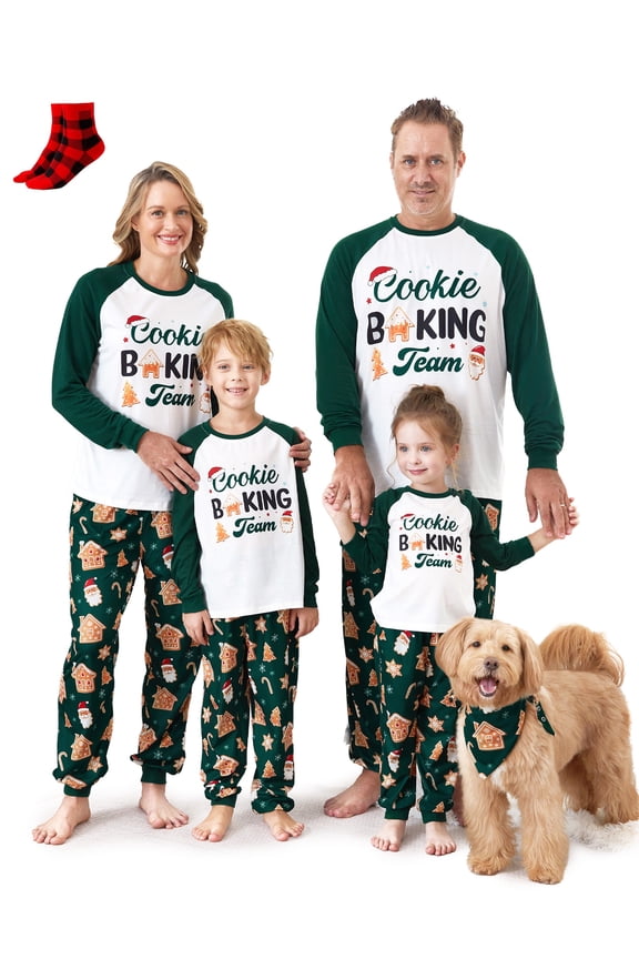 Christmas Pajamas Family Matching 2 Piece Holiday Couple Pjs Sets for Women Raglan Sleeves Gingerbread House Pattern Sleepwear with Socks, Green, M