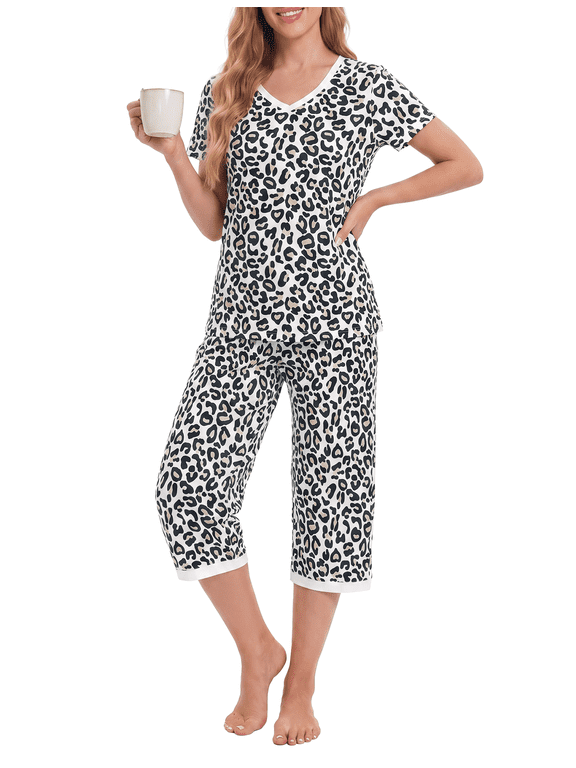 Lounge Sets for Women 2 Piece Pajama Set Short Sleeve Top and Capri Pants Outfits Cute Ghost Prints PJ Sets, White Leopard, M