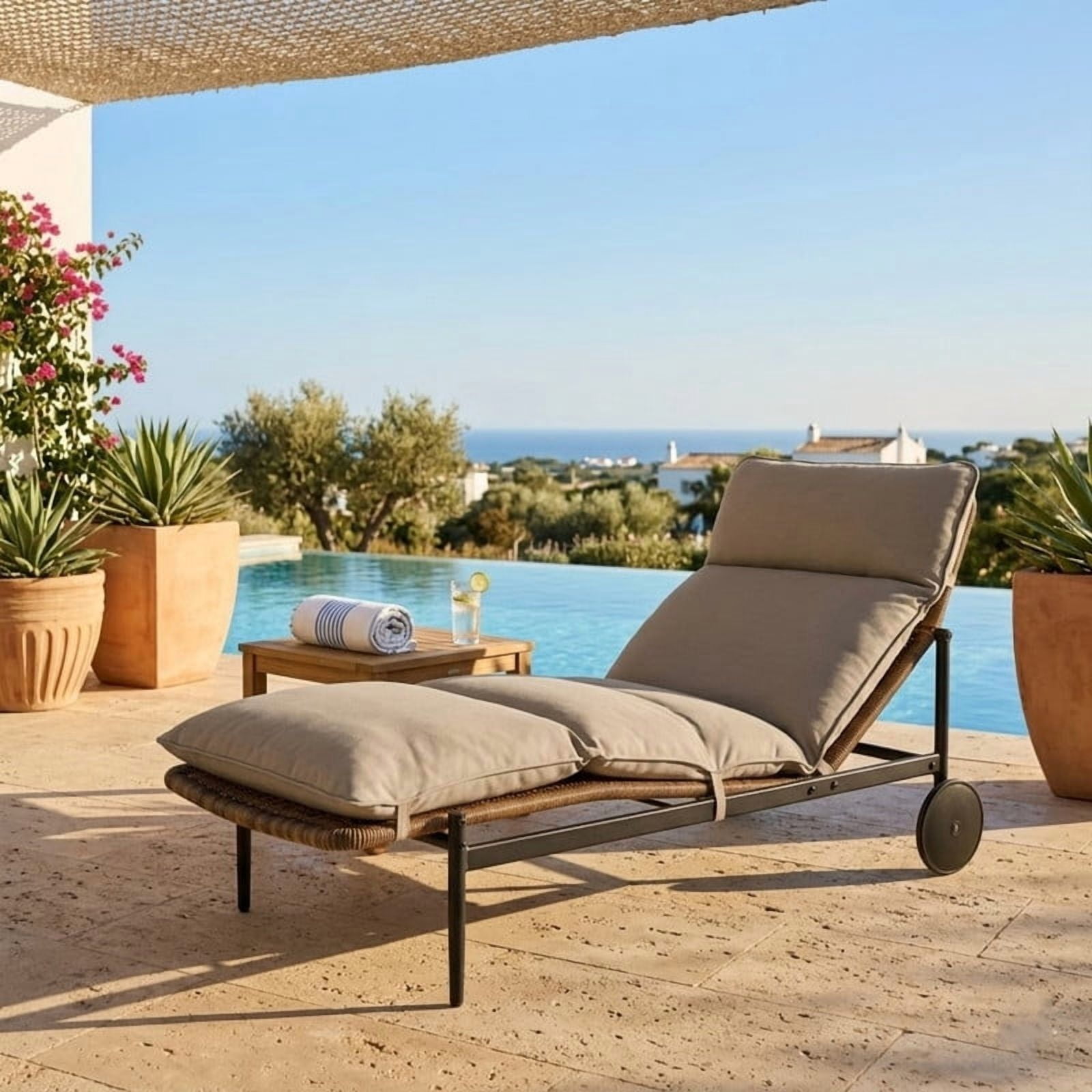 Patio Chaise Lounge Chair, Single Wicker Outdoor Lounge Chair, All-Weather Outdoor Reclining Chair with Wheels for Pool Deck