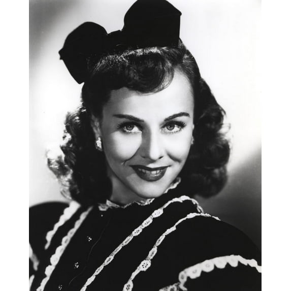 Paulette Goddard Close Up Portrait Photo Print (8 x 10)