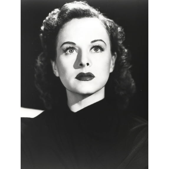 Paulette Goddard Portrait Photo Print (8 x 10)