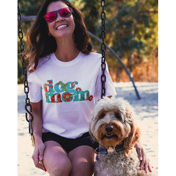 Pawz Blooming dog mom. Tee