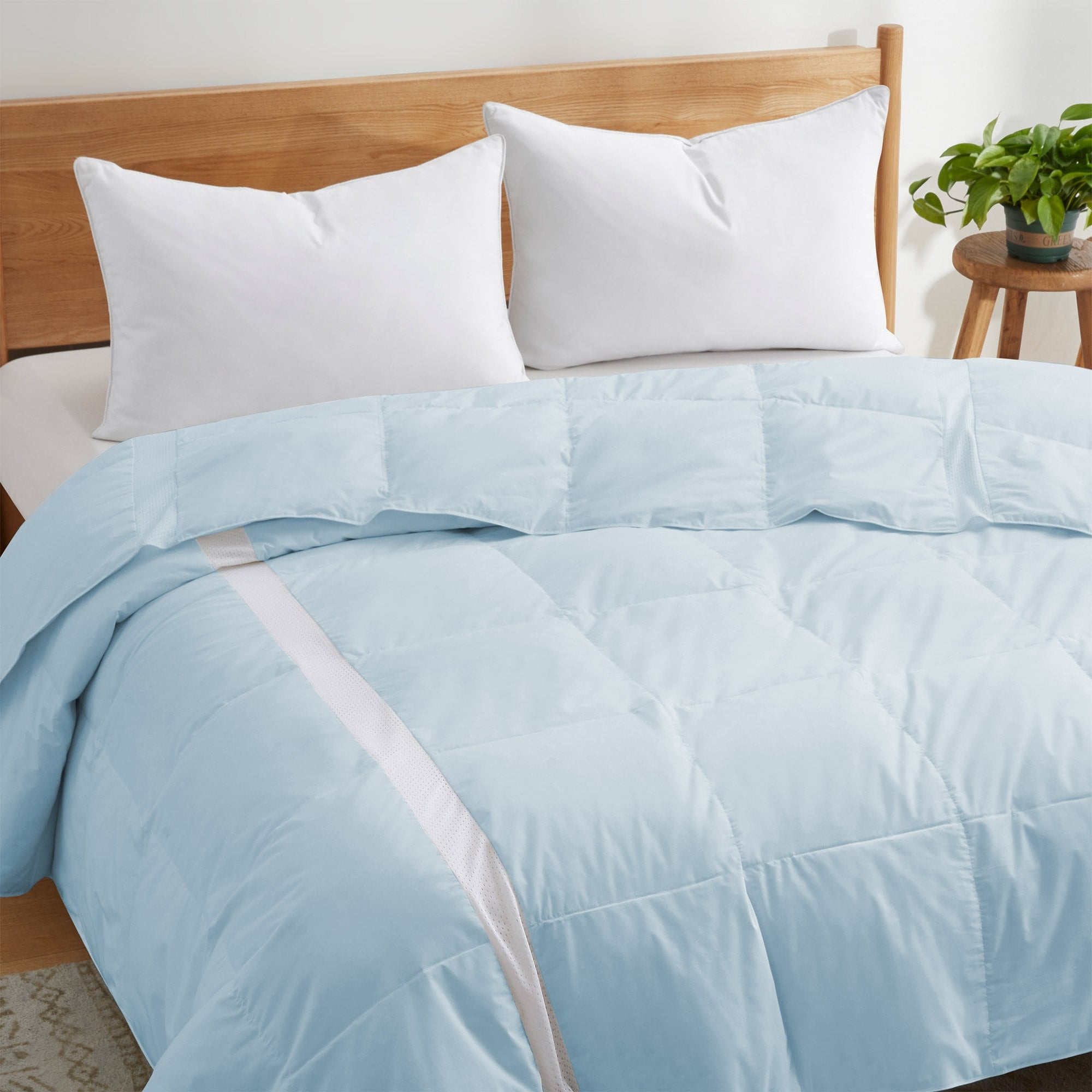 King Size Light Blue Down Blanket with Breathable Mesh Design
