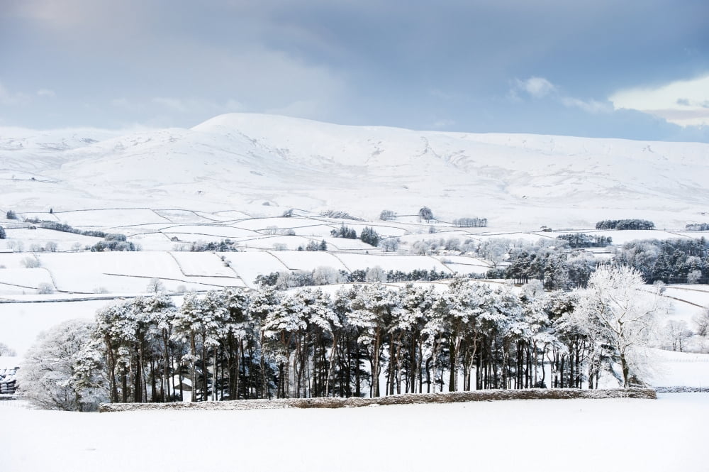 Peaceful snow scene in the Howgills near Ravenstonedale Cumbria England Canvas Art - Wayne Hutchinson Design Pics (38 x 24)