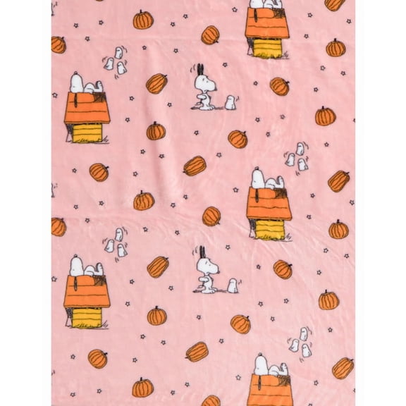 Peanuts Halloween Throws and Blankets (Pink w/Pumpkins & Ghosts, 50" x 70")