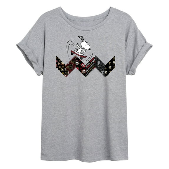 Peanuts - Snoopy Skating Pattern - Women's Oversized T-Shirt