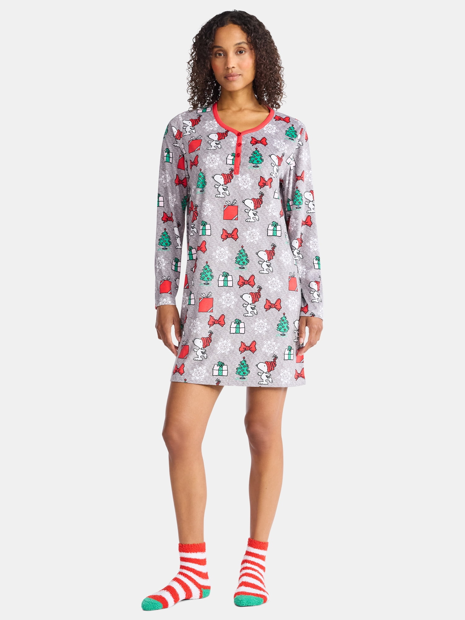 Peanuts Women's and Women's Plus Christmas Print Henley Sleepshirt and Plush Socks Set, 2-Piece, Sizes XS-3X