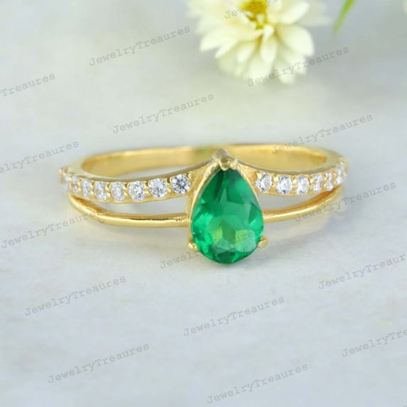 Pear Cut Emerald Engagement Ring Yellow Gold Plated Diamond Handmade Jewelry Art Deco Party Wear Ring Gift for Love