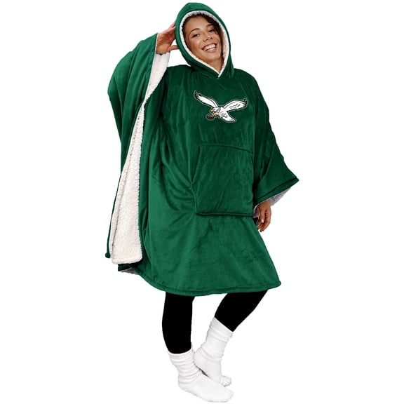 Pegasus Philadelphia Eagles Team 50" x 70" Bloncho Sherpa Fan Cape